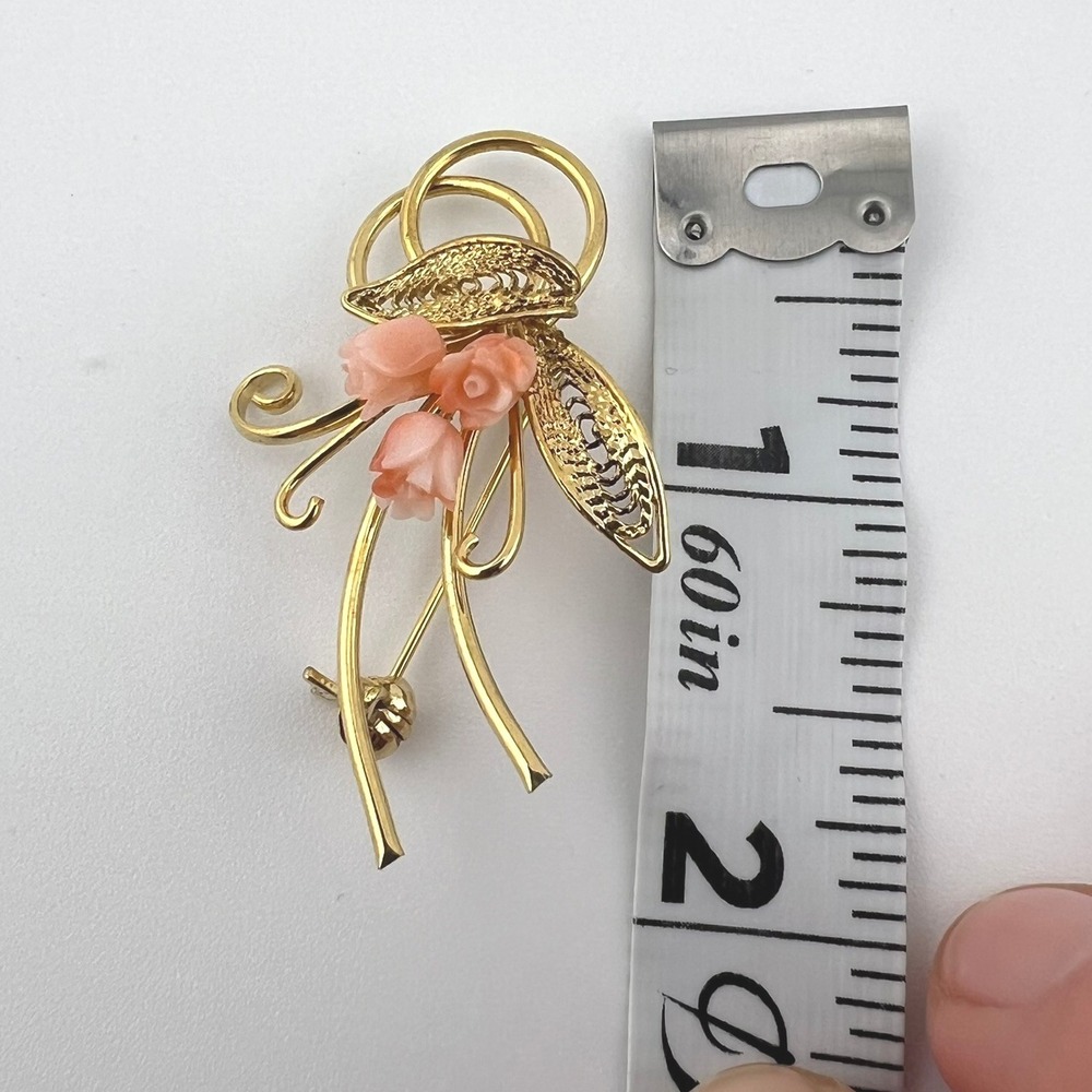 Vtg Carved Resin Rose Brooch 3 Flower Gold Tone Filigree Pin Midcentury 2" - Picture 2 of 8